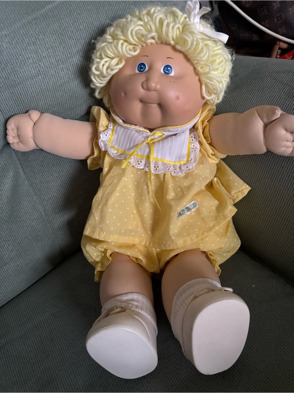 Yellow Outfit Doll - Blue Eyes. Comes with and additional outfit - Picture 4 of 5
